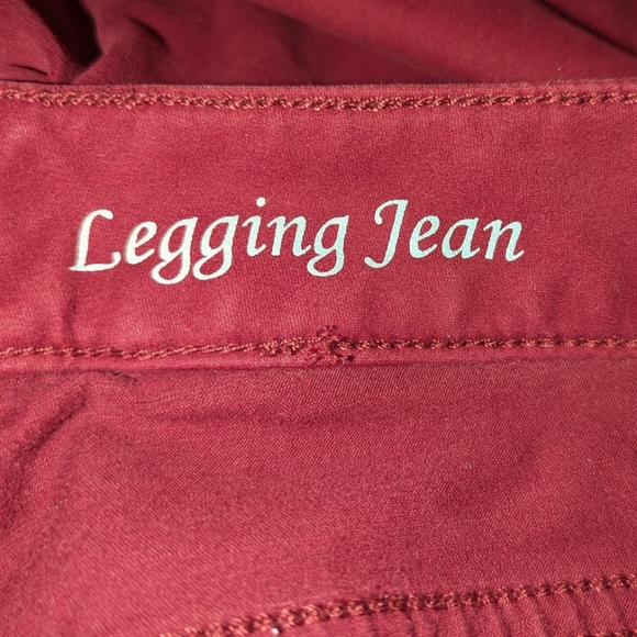 👖The Limited Denim Legging Jean in Burgundy/Maroon Color - Picture 8 of 10